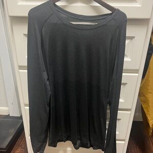 lululemon athletica Men's Gray Long Sleeve Tee